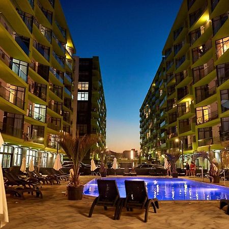 Vintage Breeze Apartment - Spa Pools Resort Mamaia Bagian luar foto