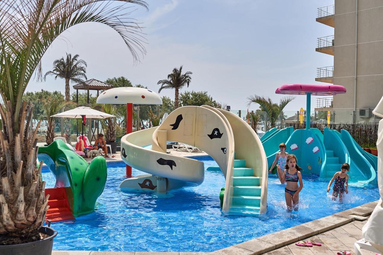 Vintage Breeze Apartment - Spa Pools Resort Mamaia Bagian luar foto