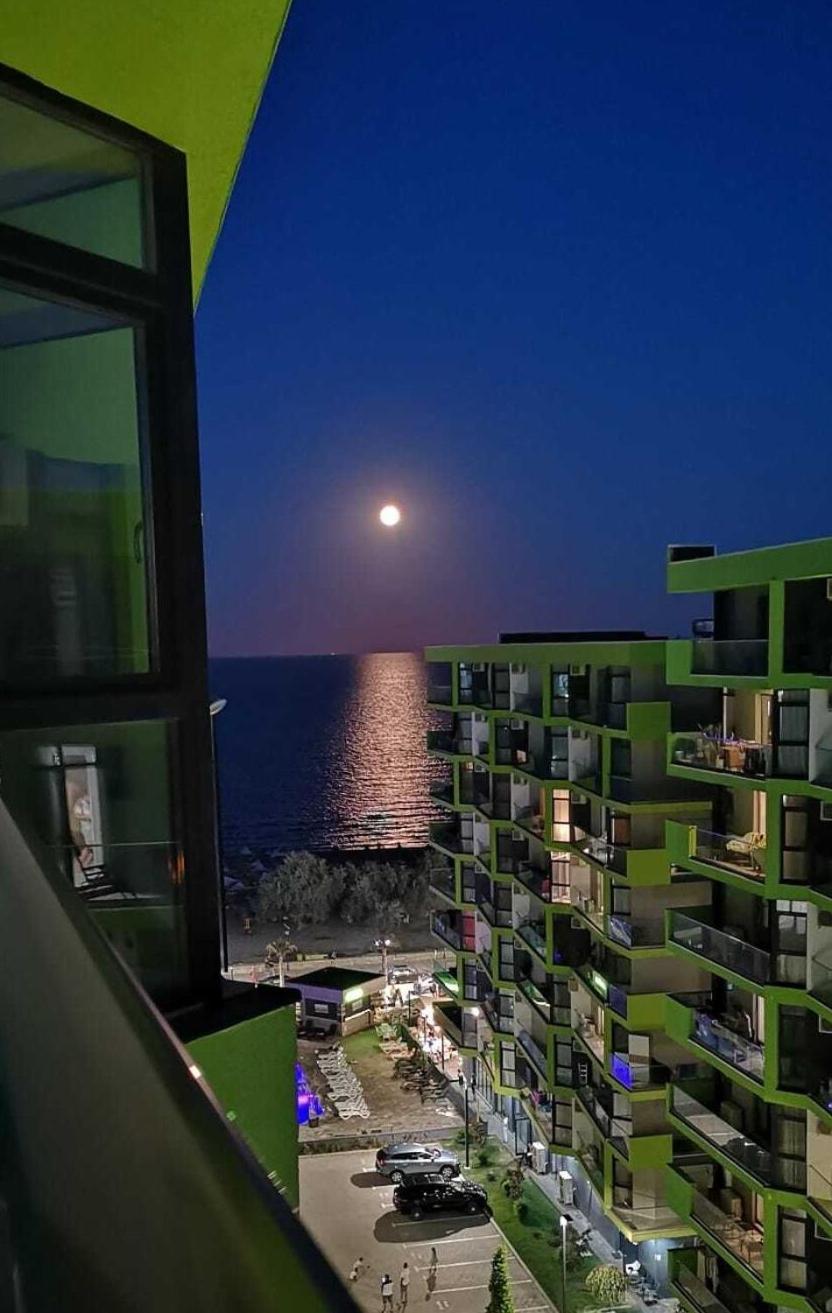 Vintage Breeze Apartment - Spa Pools Resort Mamaia Bagian luar foto