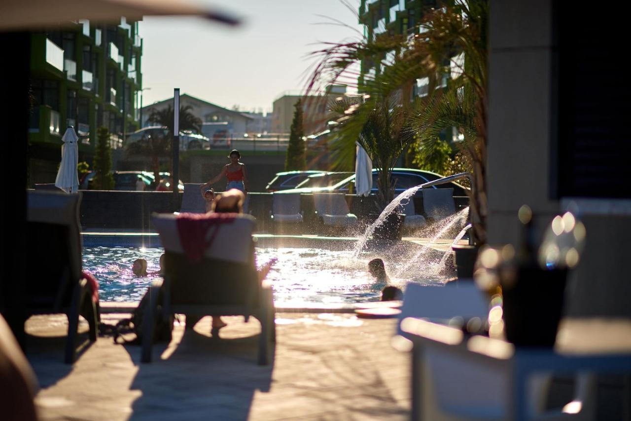Vintage Breeze Apartment - Spa Pools Resort Mamaia Bagian luar foto