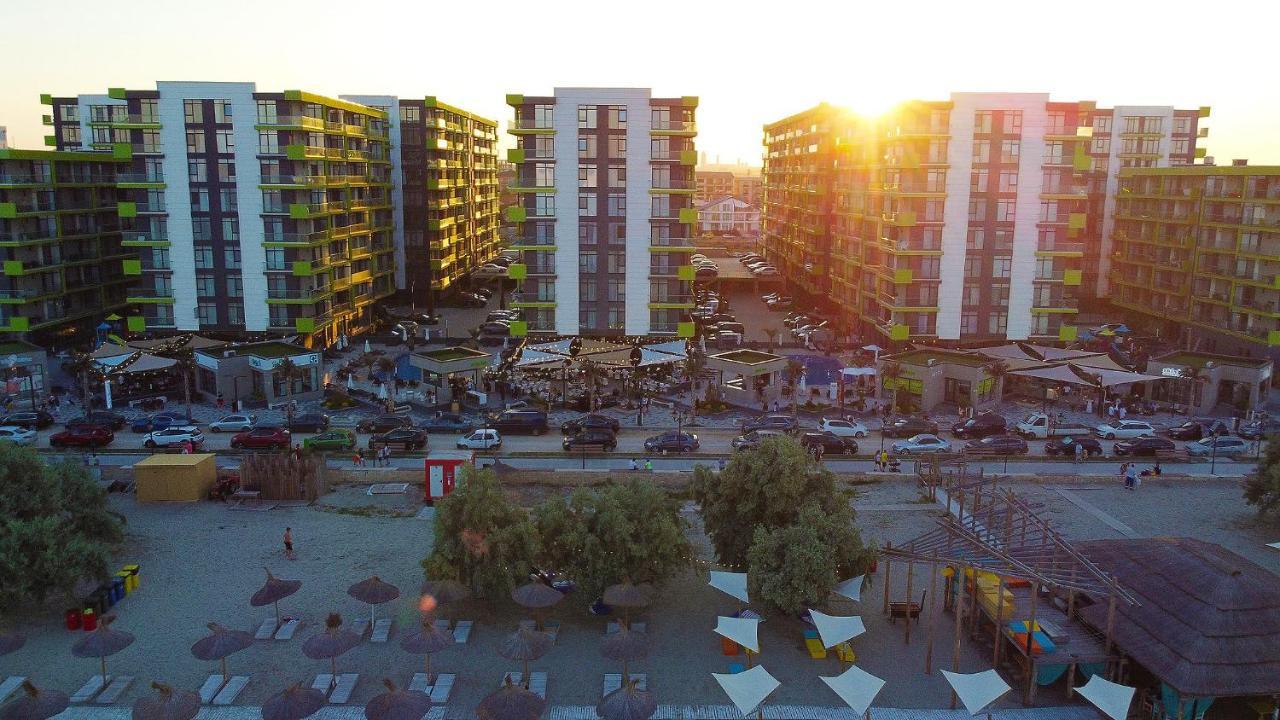 Vintage Breeze Apartment - Spa Pools Resort Mamaia Bagian luar foto