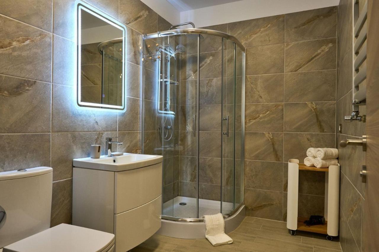 Vintage Breeze Apartment - Spa Pools Resort Mamaia Bagian luar foto