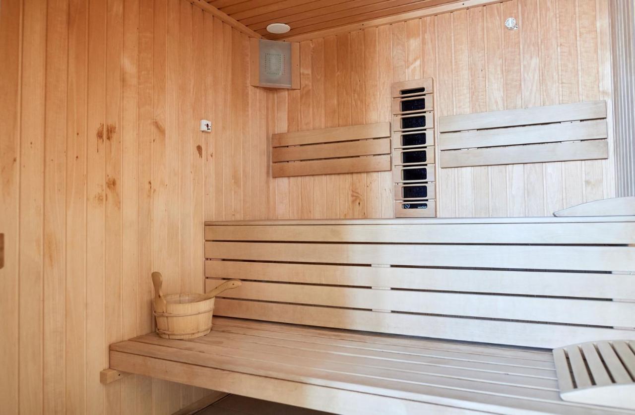 Vintage Breeze Apartment - Spa Pools Resort Mamaia Bagian luar foto