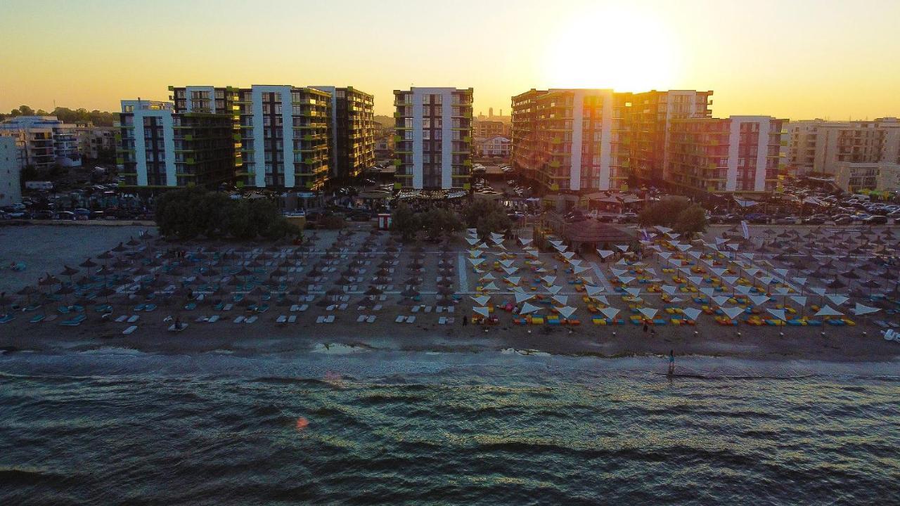 Vintage Breeze Apartment - Spa Pools Resort Mamaia Bagian luar foto