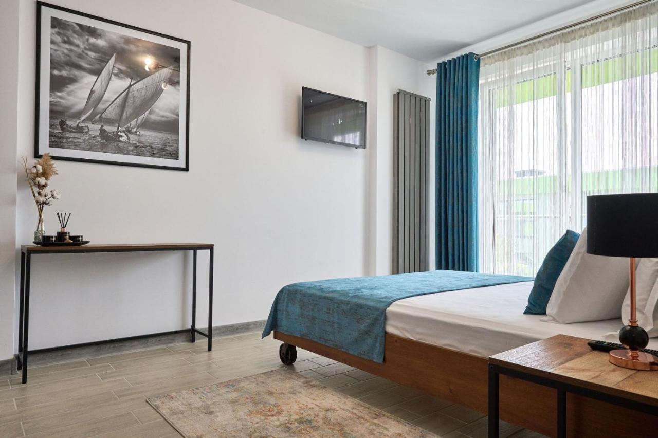 Vintage Breeze Apartment - Spa Pools Resort Mamaia Bagian luar foto