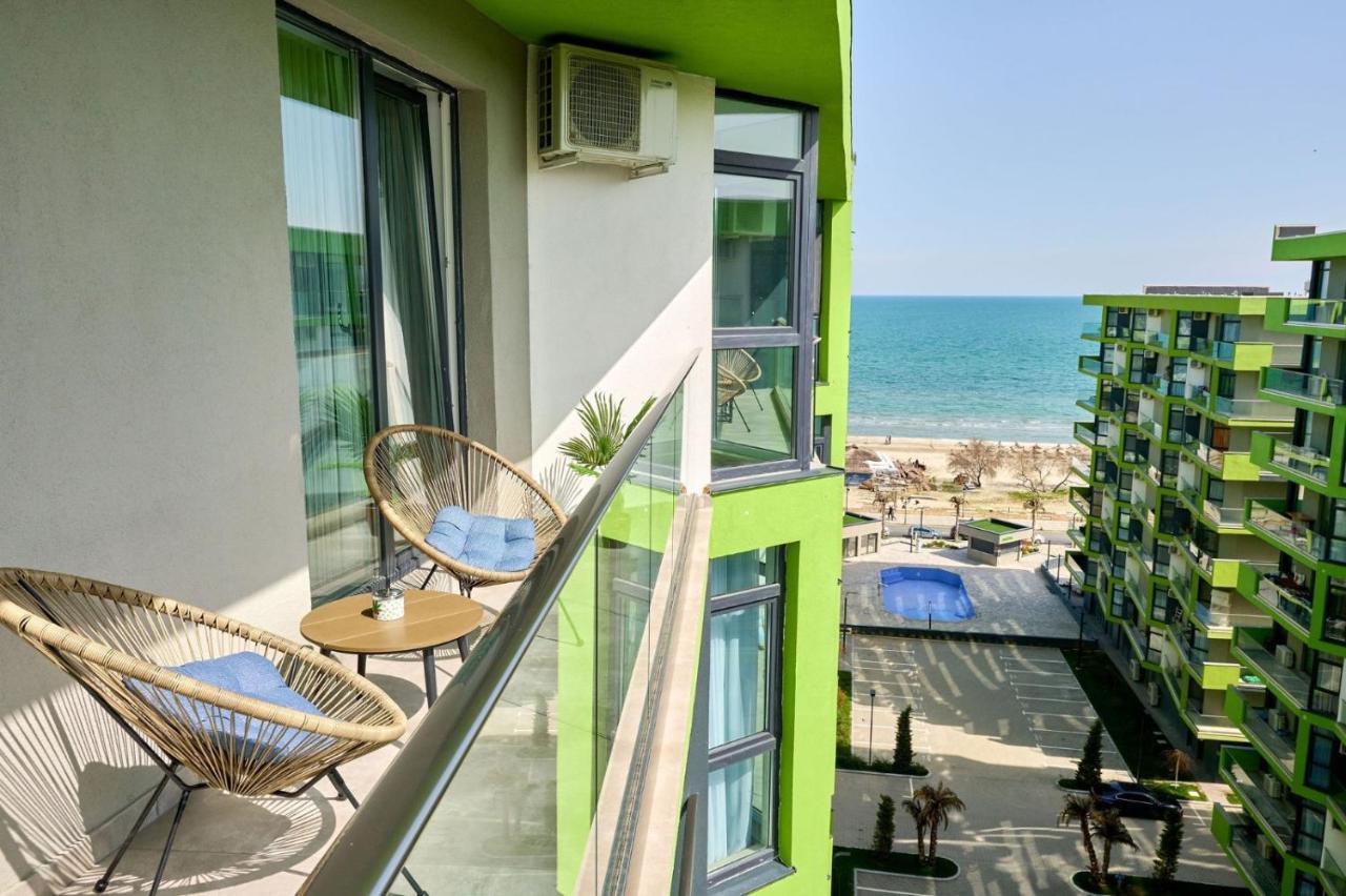 Vintage Breeze Apartment - Spa Pools Resort Mamaia Bagian luar foto
