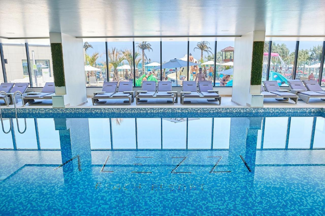 Vintage Breeze Apartment - Spa Pools Resort Mamaia Bagian luar foto
